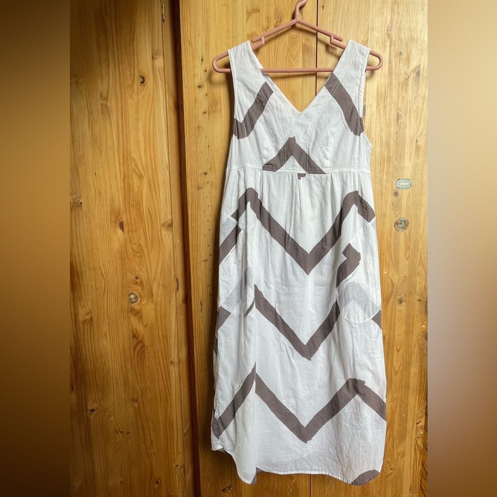 VIRGINIA JOHNSON Zigzag Print White & Cocoa Brown Signature Sonia Pocket Dress M